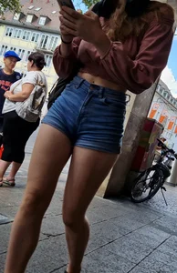 Amazing street cameltoe creepshots of a gorgeous candid girl wearing denim shorts and a top