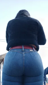 Culona en jeans lisos mamasita