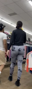 Pretty Latina has a sweet round ass that jiggle (gifs)