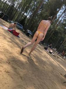 Hot Skinny Girl Walking on a Beach Pics