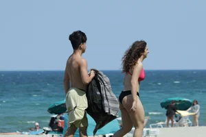 Candid Florida beach and bikini girls