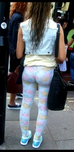 Flowery leggings ass
