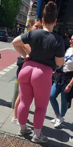 Thick fat German ass in pink leggings (OC, pics)
