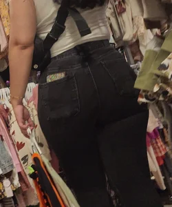 Thick Latina MILF shows off dumpy in black jeans