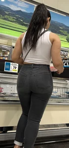 Mature Brunette in jeans‼️