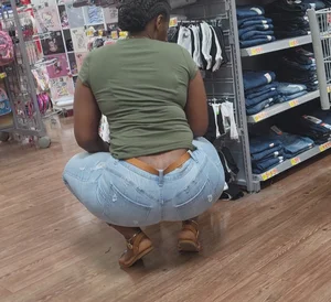 Thick Ebony w/ Big Ass bending over & squatting