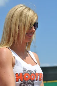 Candid sexy Hooters girls in their uniforms