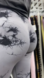 Pretty Latina has a sweet round ass that jiggle (gifs)