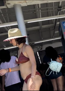 Suns out BUNS out ,Latina milf ()