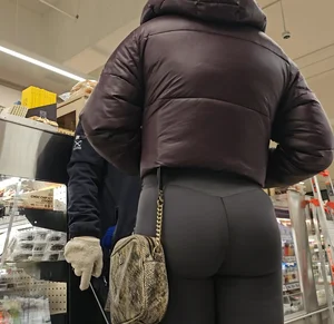 Incredible white bubble ASS. Close up. GIF.