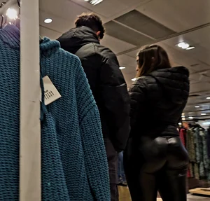 Shiny leather leggings scalator show