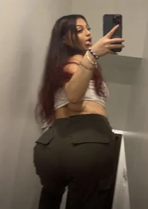 Hottie mirror selfies