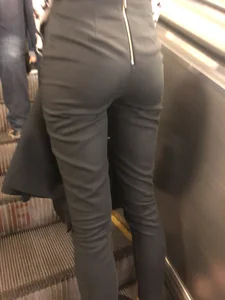 Girl in Black Pants Subway Creepshot on the Escalator - Hot Ass