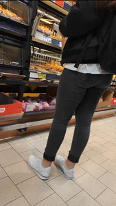 Teen looking for some buns