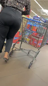 Sexy Juicy Big Bubble Butt Lightskinned Ebony Milf Dressed Classy😮‍💨