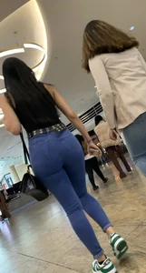 This absolute pear in her tight jeans (vpl visible) [OC]