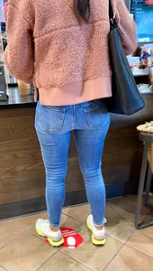 Cute Jeans @ Starbucks
