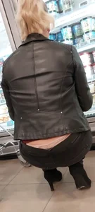 Hot MILF shows her hot undies+ face pic. (OC)