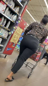 Sexy Juicy Big Bubble Butt Lightskinned Ebony Milf Dressed Classy😮‍💨