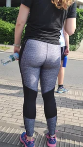 Sporty babe with a nice ass
