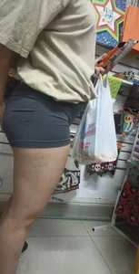 10/10 girl with a fitness body wearing a very sexy short gray shorts [OC]