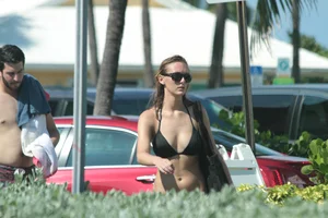 Another gallery of sexy Deerfield Beach girls in bikinis