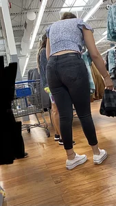 Tall Thick Latina Milf In Tight Black Jeans😋