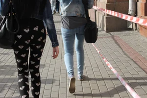 Candid Girls in Tight Pants on the Street, Creepshots Gallery