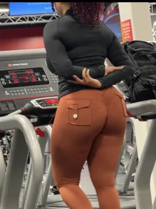iNSANE LIGHT SKIN RED HEAD EBONY WIT craZ PHAT ASS(tread mill)