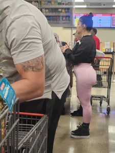 Dumpy 1 ( Pink leggings pretty face phat ass BBL)
