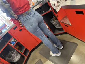Big booty milf coworker(vpl)