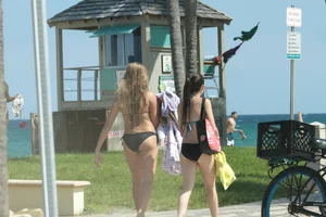 Florida beach and bikini girls