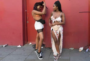 Candid boobs, nip slip and downblouse pics