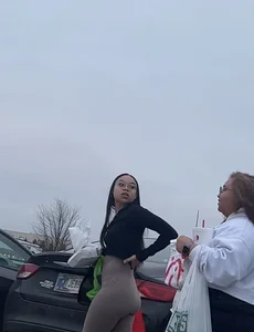 Caught this Hot tight babe in leggings leaving