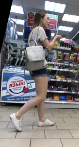 Hot Muscular Legs in Shorts Supermarket Candid Gallery