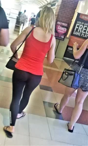 Candid girls in leggings and tights
