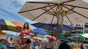 Brazillian beach creepshots, huge gallery of candid girls in swimsuits