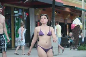 Even more hot and sexy bikini babes in Florida