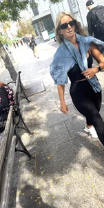 FIT SEXY ASS MILF