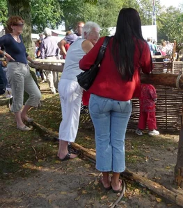 Street milfs in tight jeans creepshots