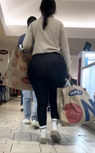 Latina MILF with an INSANE fat ass (OC)