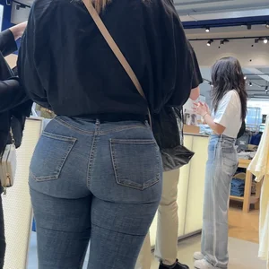 (OC) Brunette, wide hips, full ass, small waist and flare🧪