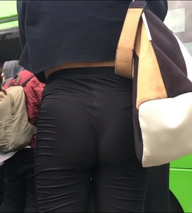 Tight ass in leggings with vtl