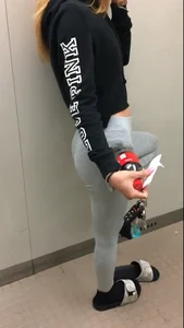 Sexy ass girl in the elevator in grey leggings with vpl