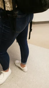 College girls nice booty in tight jeans