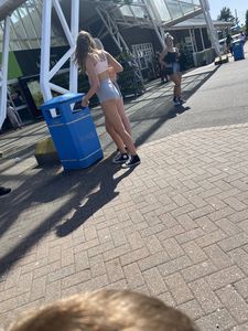 2 friends with yummy bodies