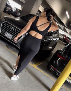 Thick Colombian Milf in Tight Sundress with fat ass on escalator ( OC , VPL)