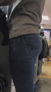 Store worker in jeans