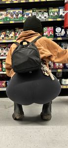 Slim mini cheeks chic gets comfy for a nice shoot‼️