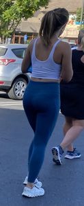 Perfect college ass in blue leggings